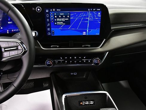 Used 2025 Chevrolet Equinox LT w/ Convenience Package II image 20