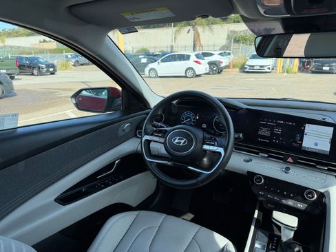 Used 2025 Hyundai Elantra Limited image 34