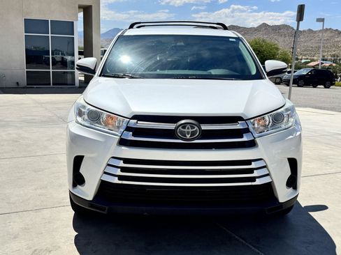 Used 2018 Toyota Highlander LE FWD image 2