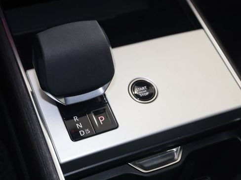 Used 2025 Land Rover Range Rover SE AWD/4WD image 7