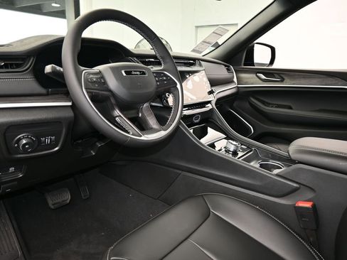 New 2026 Jeep Grand Cherokee Limited AWD/4WD image 12