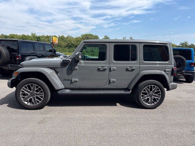 Used 2023 Jeep Wrangler Unlimited Sahara AWD/4WD image 6