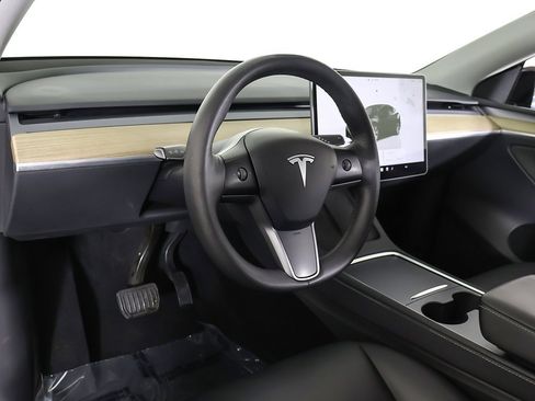 Used 2023 Tesla Model Y Long Range image 28