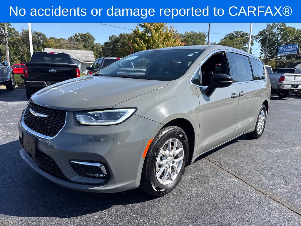 Used 2025 Chrysler Pacifica Select FWD image 2