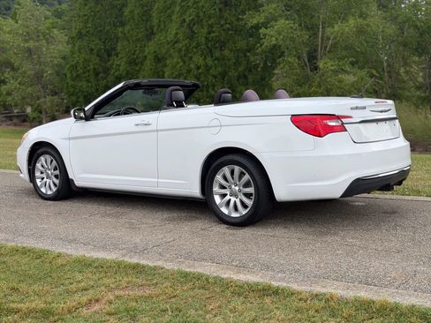 Used 2012 Chrysler 200 Touring FWD image 16