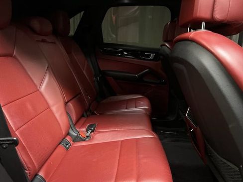 Used 2020 Porsche Cayenne AWD/4WD image 28