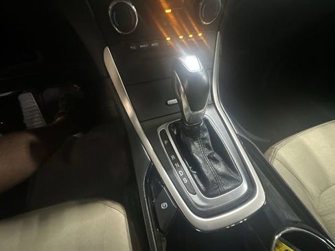 Used 2018 Ford Edge SEL FWD image 27