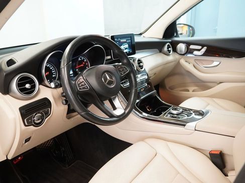 Used 2017 Mercedes-Benz GLC 300 4MATIC image 7