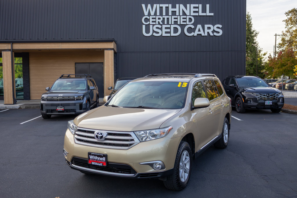 Used 2013 Toyota Highlander SE AWD/4WD image 1