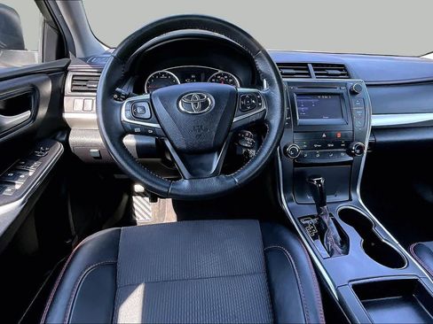Certified 2017 Toyota Camry SE FWD image 6