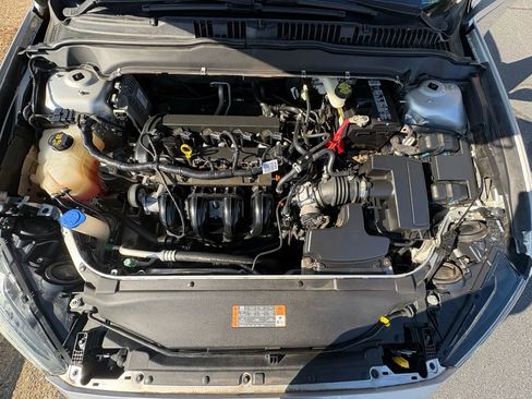 Used 2018 Ford Fusion SE image 22