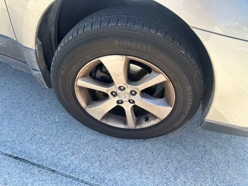 Used 2014 Subaru Outback 2.5i Limited AWD/4WD image 25