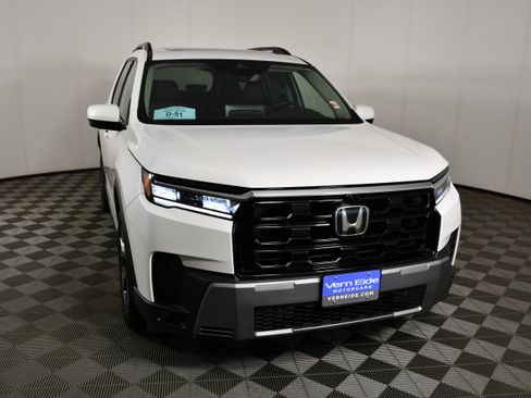 Certified 2026 Honda Pilot Touring image 3