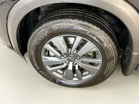 Used 2024 Nissan Pathfinder S AWD/4WD image 11