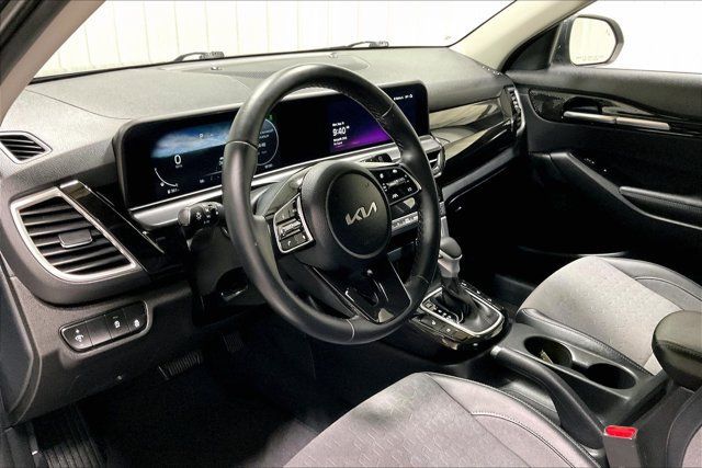 Used 2024 Kia Seltos S AWD/4WD image 14