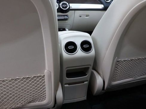 Used 2022 Mercedes-Benz GLB 250 4MATIC image 28