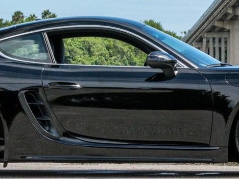 Used 2024 Porsche 718 Cayman w/ Sport Chrono Package RWD image 4