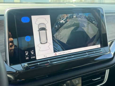 Certified 2025 Volkswagen Atlas SEL image 27