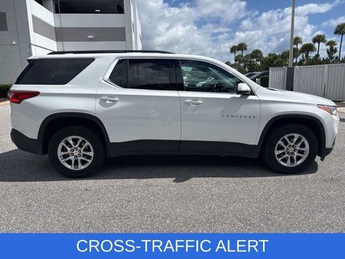 Used 2020 Chevrolet Traverse LT FWD image 2