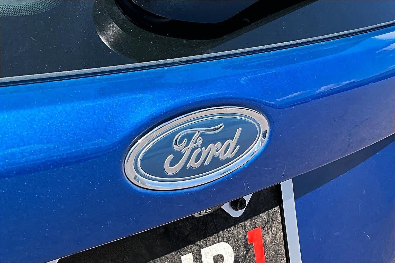Used 2018 Ford Focus SE w/ Cold Weather Package FWD image 10