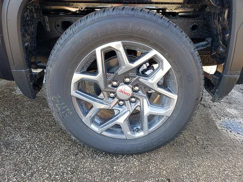 New 2026 GMC Sierra 1500 SLE image 12