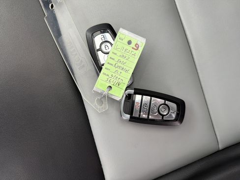 Used 2022 Ford Explorer XLT w/ Equipment Group 202A image 32