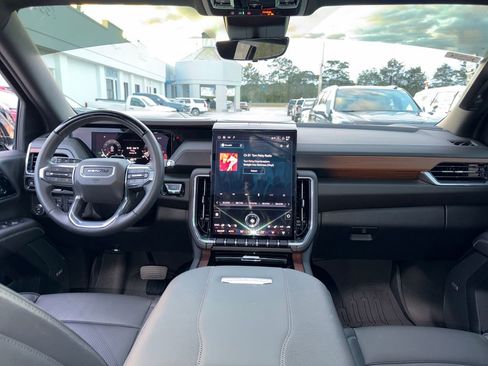 Used 2026 GMC Yukon XL Denali w/ Denali Reserve Package image 16