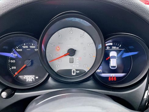 Used 2021 Porsche Macan S image 25