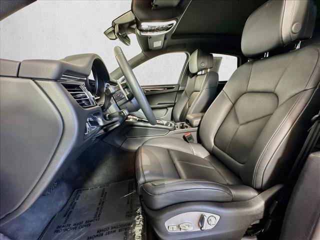 Certified 2026 Porsche Macan AWD/4WD image 5