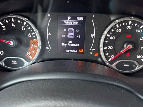 Used 2023 Jeep Renegade Latitude image 2