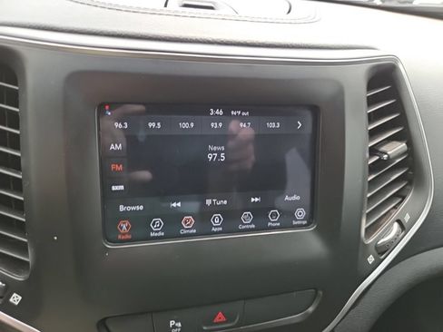 Used 2020 Jeep Cherokee Latitude Plus AWD/4WD image 42