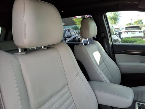 Used 2018 Jeep Grand Cherokee Limited image 12