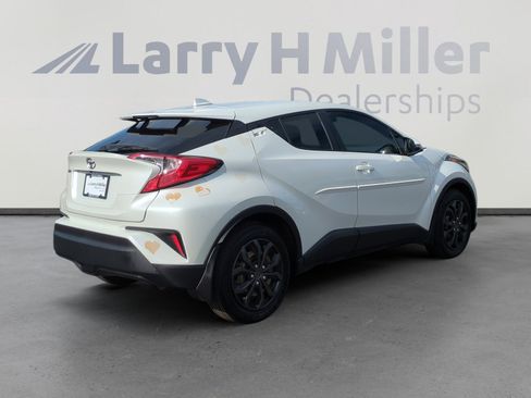 Used 2020 Toyota C-HR LE image 5