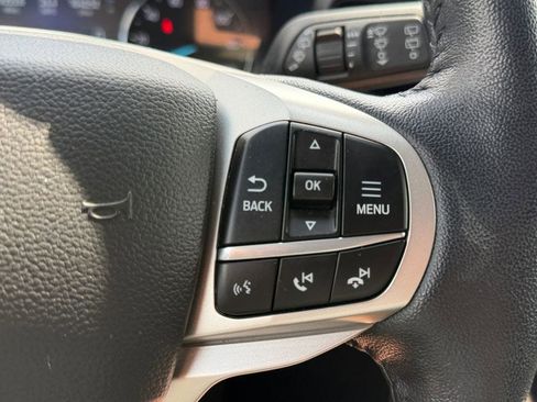 Used 2022 Ford Explorer XLT AWD/4WD image 24