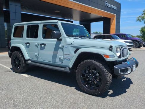 Used 2024 Jeep Wrangler Unlimited Sahara AWD/4WD image 2
