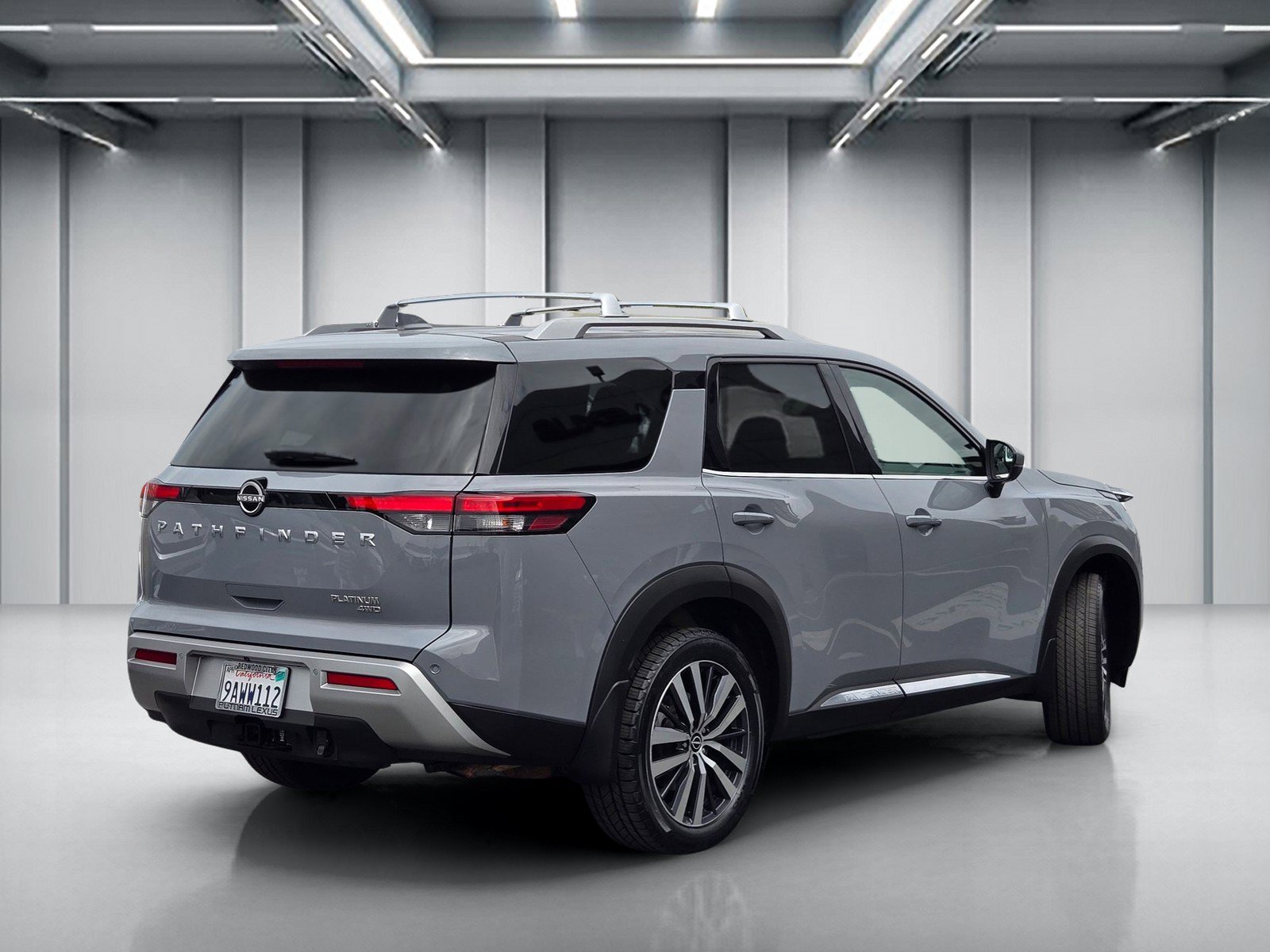 Used 2022 Nissan Pathfinder Platinum w/ Cargo Package AWD/4WD image 5