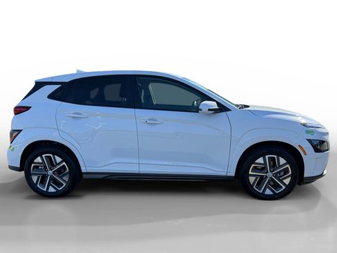 Used 2023 Hyundai Kona SE image 6