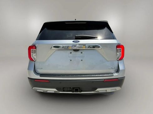 Used 2022 Ford Explorer XLT w/ Equipment Group 202A AWD/4WD image 5