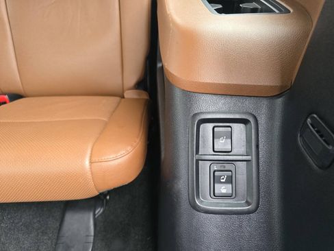 Used 2013 Toyota Sequoia Platinum AWD/4WD image 30