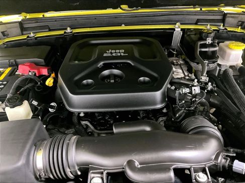 Used 2022 Jeep Wrangler Unlimited Sahara w/ Cold Weather Group image 29