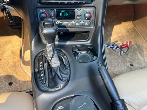 Used 2002 Chevrolet Corvette Coupe w/ Preferred Equipment Group1 RWD image 21
