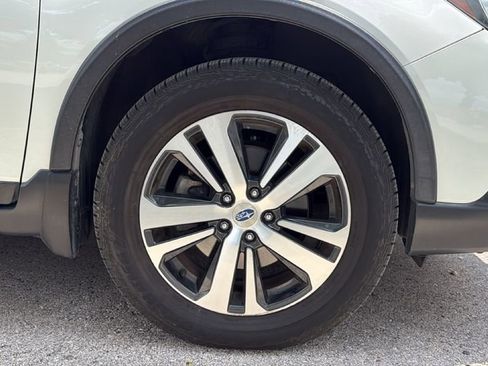 Used 2018 Subaru Outback 3.6R Limited AWD/4WD image 4
