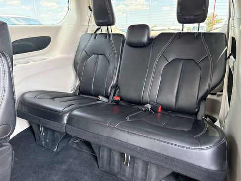 Used 2024 Chrysler Pacifica Touring-L FWD image 23