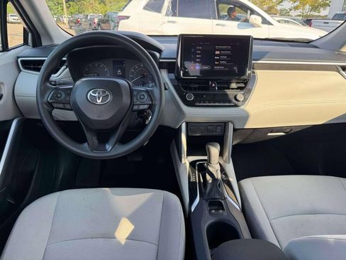 Used 2024 Toyota Corolla Cross L AWD/4WD image 19