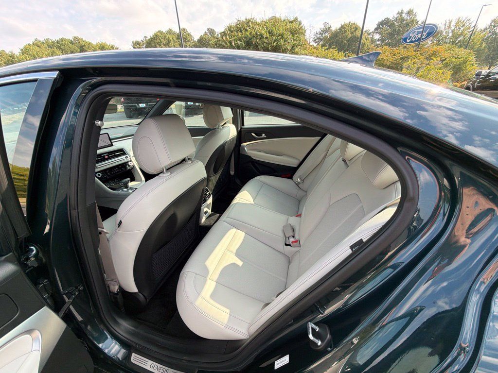 Used 2025 Genesis G70 2.5T AWD/4WD image 17