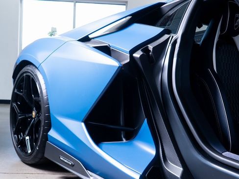 Used 2024 Lamborghini Revuelto image 60