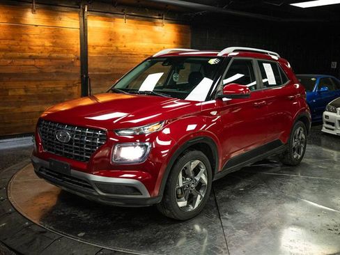 Used 2021 Hyundai Venue SEL image 2