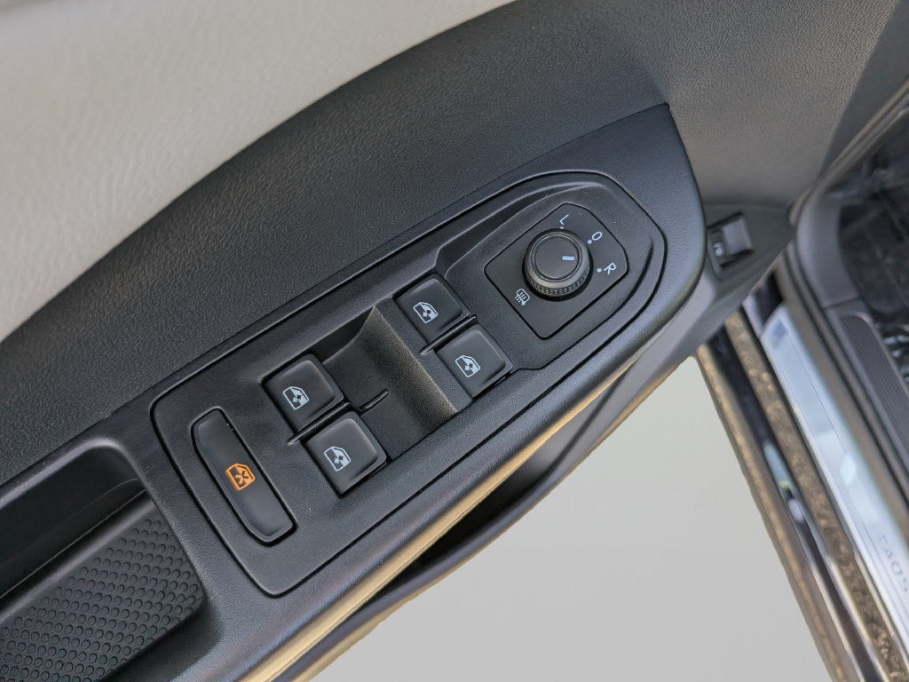 Certified 2024 Volkswagen Taos SE FWD image 17
