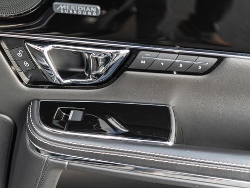 Used 2015 Jaguar XJ RWD image 26