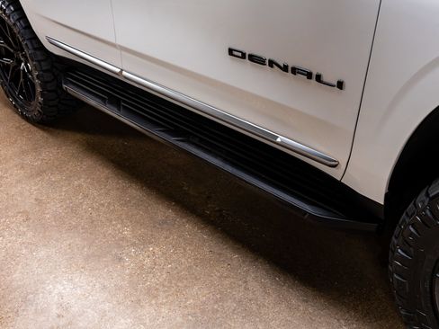 Used 2024 GMC Yukon Denali AWD/4WD image 13